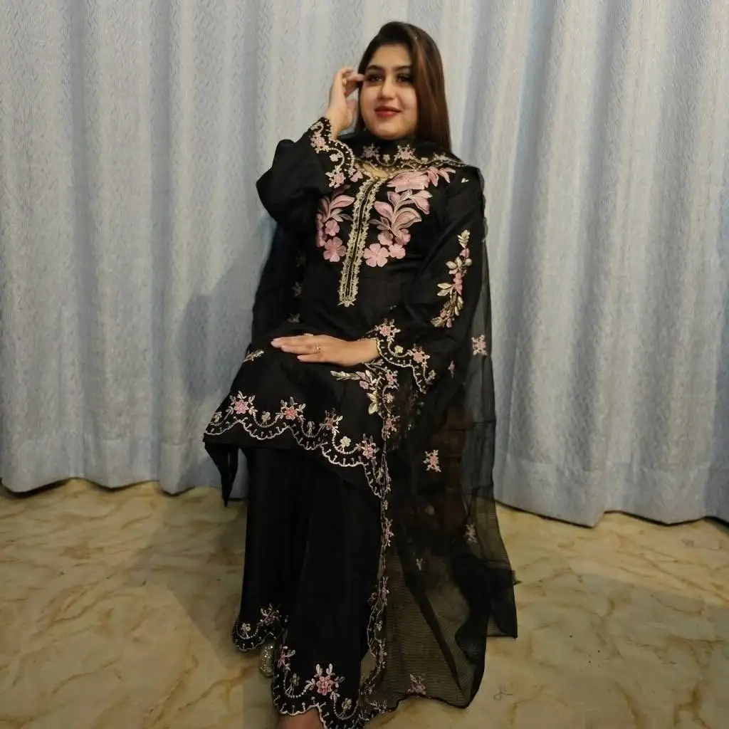প্রিমিয়াম ব্ল্যাক সুতি এমব্রয়ডারি থ্রি-পিস image 4